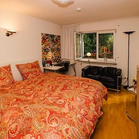 Modernes Und Gemuetliches Designerzimmer