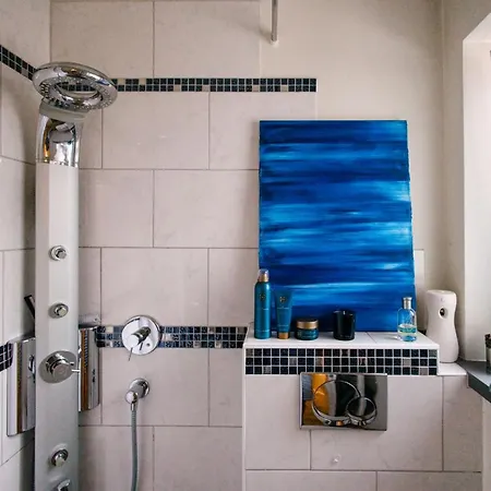 Modernes Und Gemuetliches Designerzimmer Pansiyon